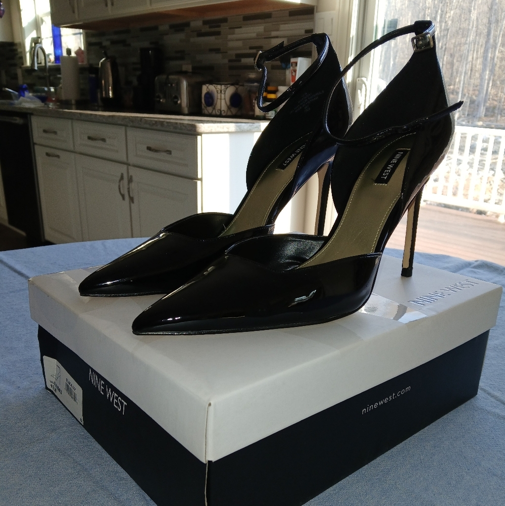 Nine West Glossy Black Pointed Heels